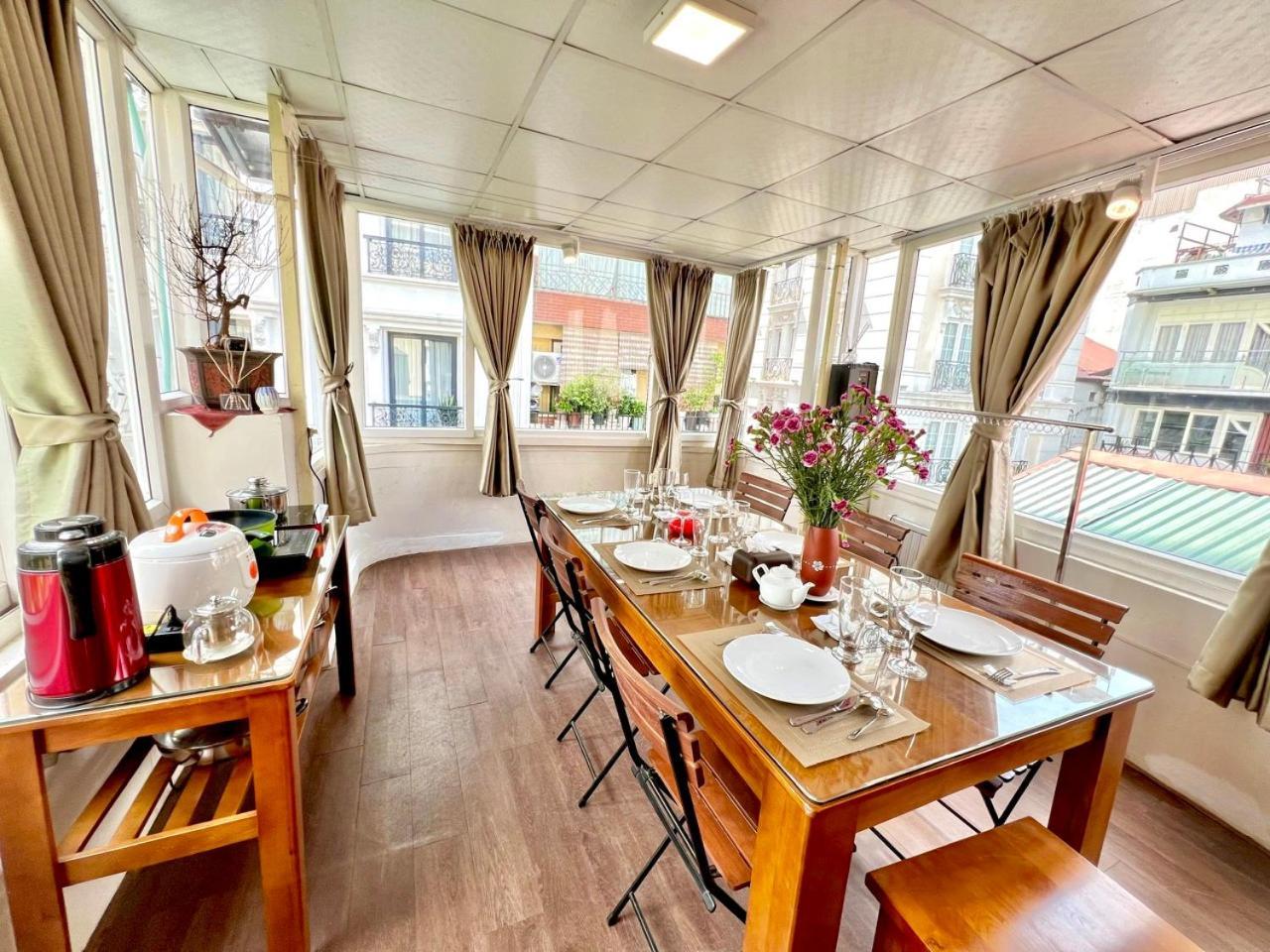 Nice Room Located Right Next To The Old Quarter Can Phong Nhieu Anh Sang Tai Ngay Gan Pho Di Bo Ho Guom Ханой Екстериор снимка
